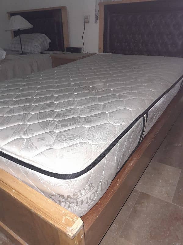 2 single wooden beds with spring mattresses 7