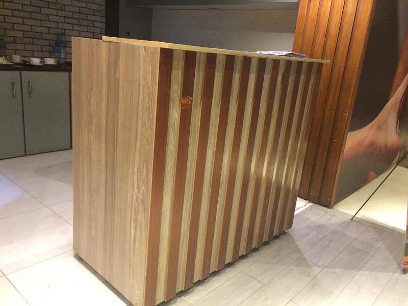 Reception Wooden counter 0