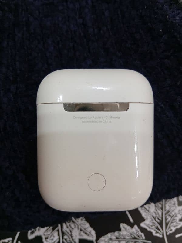 Apple Airpod 2nd Generation. 100% Original 2