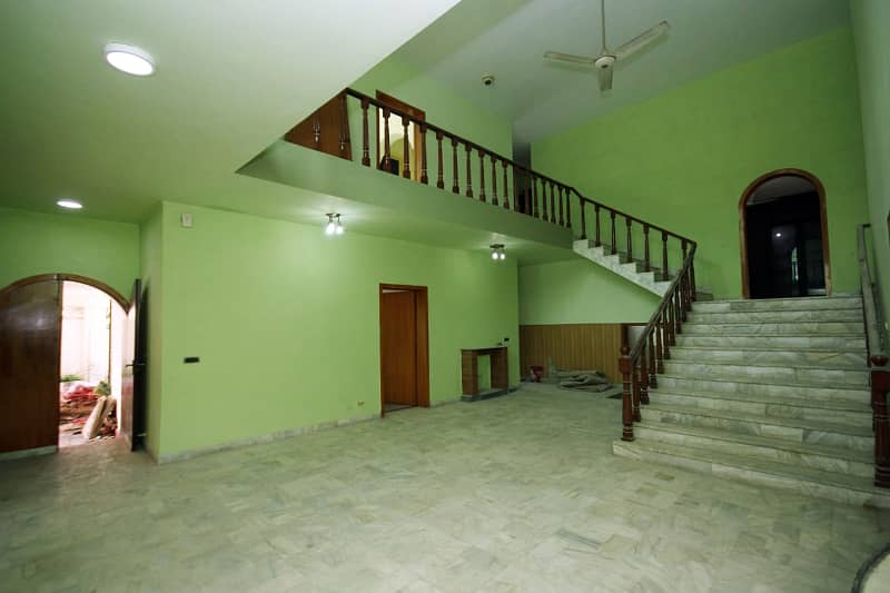 1 Kanal Well Maintained House Available For Rent 9