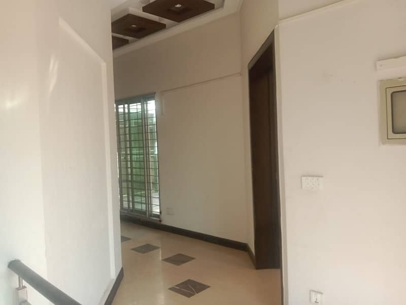 10 Marla Well Maintained House DHA Phase 5 24