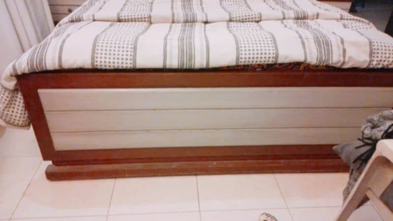 bed with mattress and Chester drawers 2