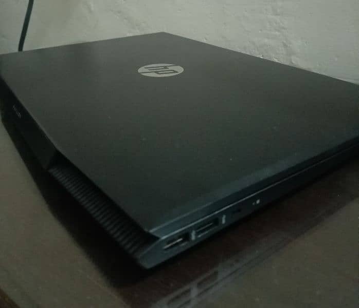 HP Pavilion gaming 15 (i7 8th gen H Cpu, Nvidia GeForce GTX 1050 4GB) 2