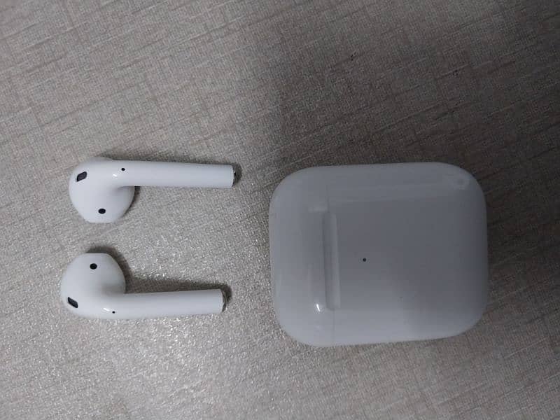 1 month used airpods 0