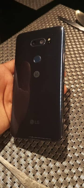 LG V30 Thinq 3