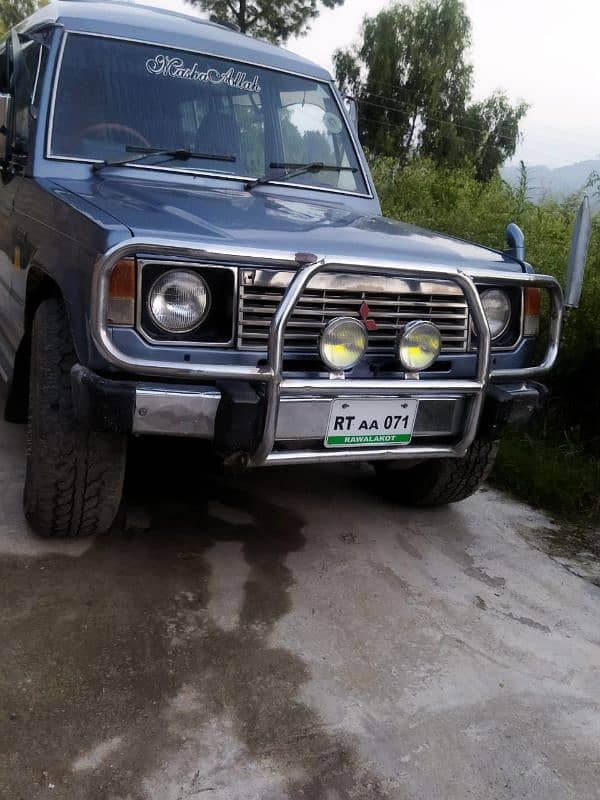 Mitsubishi Pajero 1986 2