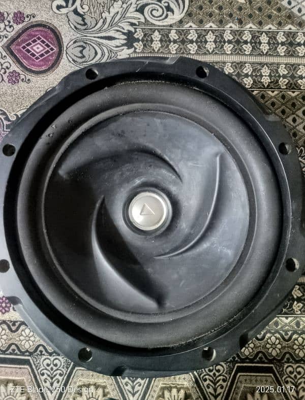 I want to sale good condition woofer contact 03224033527 0