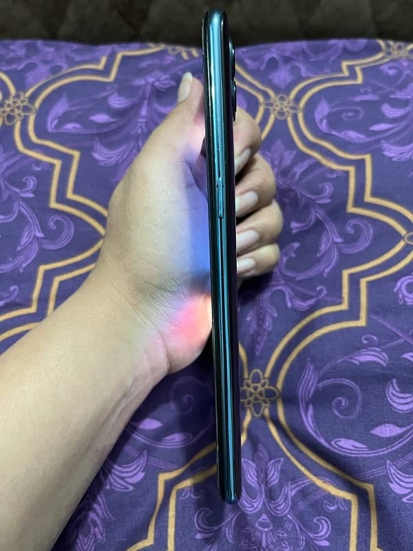 Oppo f 17 Pro 0