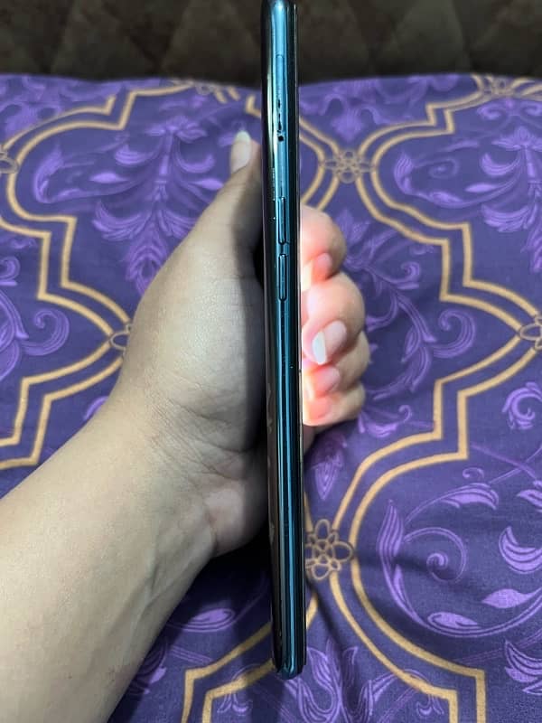 Oppo f 17 Pro 3