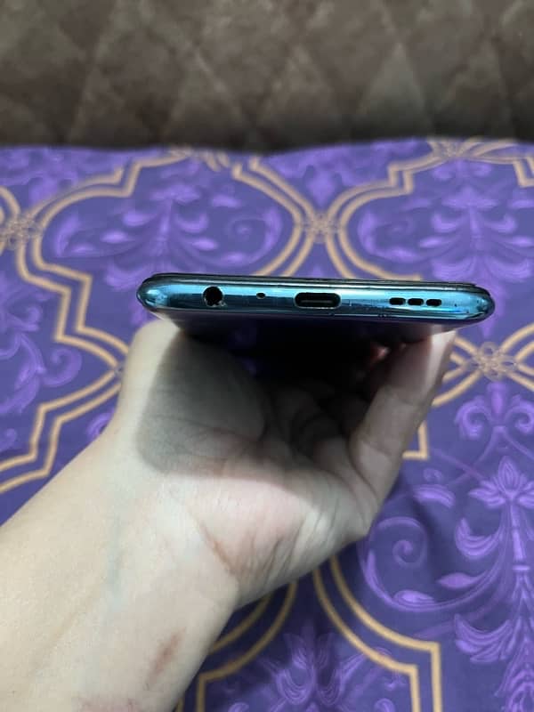 Oppo f 17 Pro 4