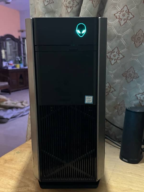 Alienware R8 RGB Gaming PC 9600k 1