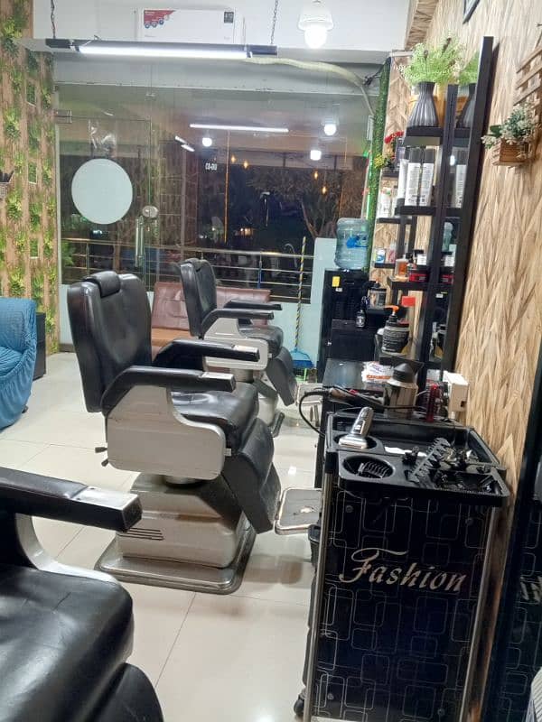 Mens Saloon for sale 12