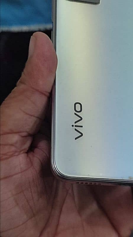 vivo v21 full box fresh condition 10/10 1