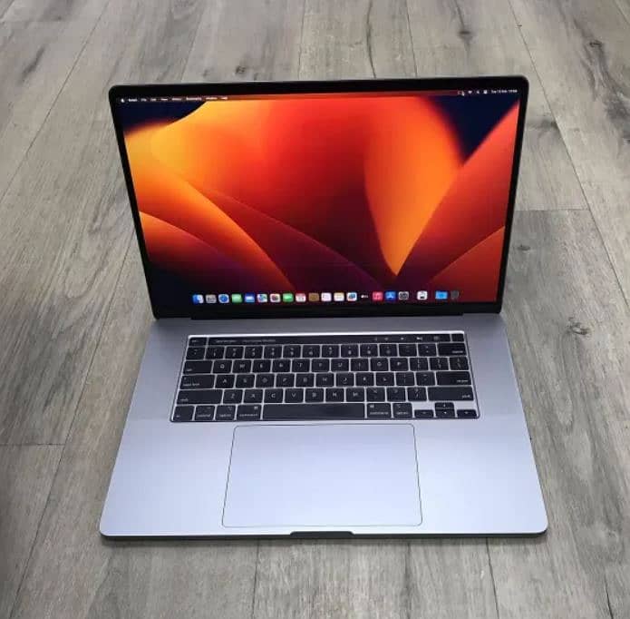 Macbook Pro A2141 i9 2.4ghz 32GB 1TB Laptop 0