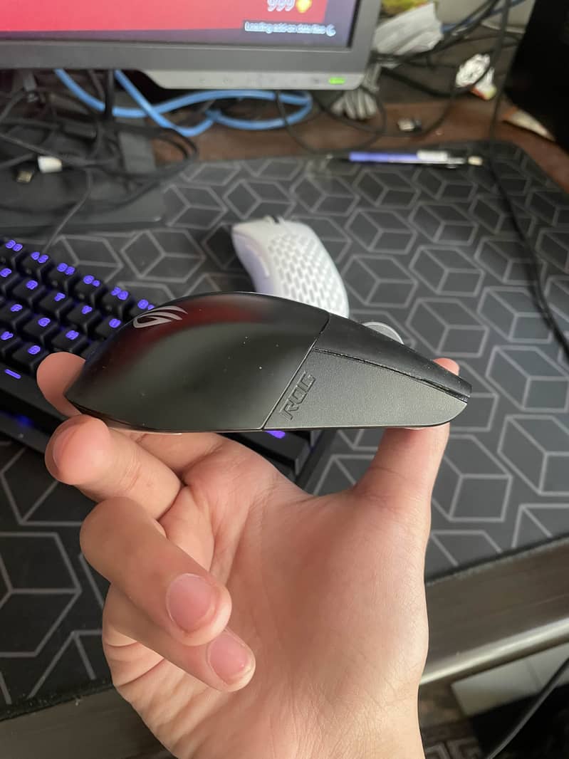 Asus Rog Keris Wireless Gaming Mouse 3