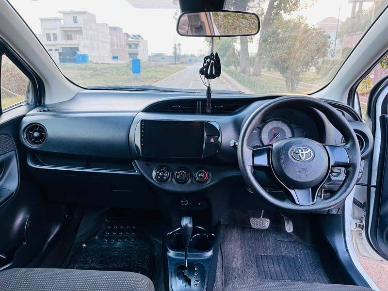 Toyota Vitz 1.0 F 2018 8