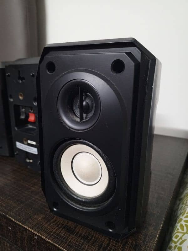 Yamaha Home theater Speakers 4