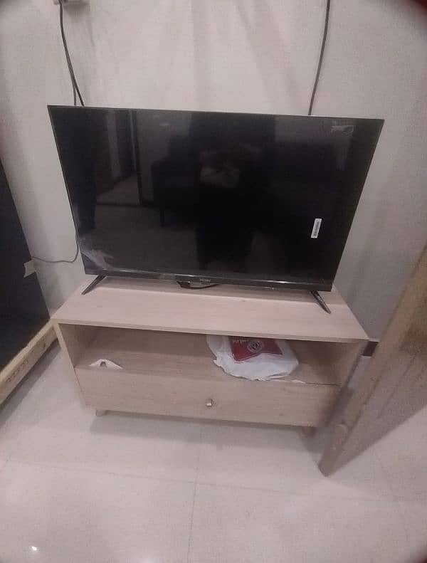 Brand new haier tv for sale. . . used only 1 week. . under warranty 0