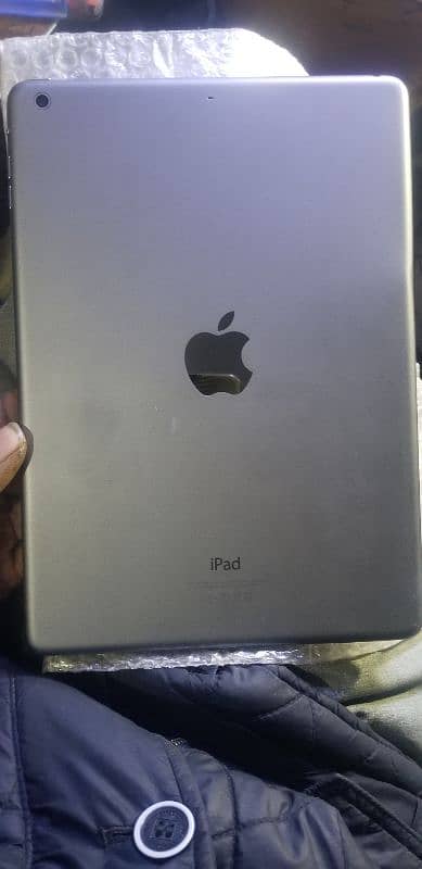 Apple iPad  Air 5 16 GB 1