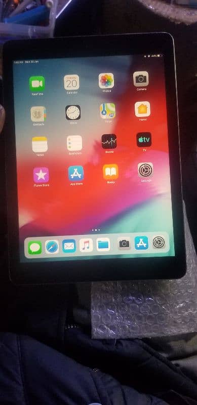 Apple iPad  Air 5 16 GB 3