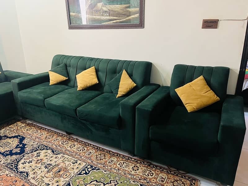 7 seater green velvet sofa 0