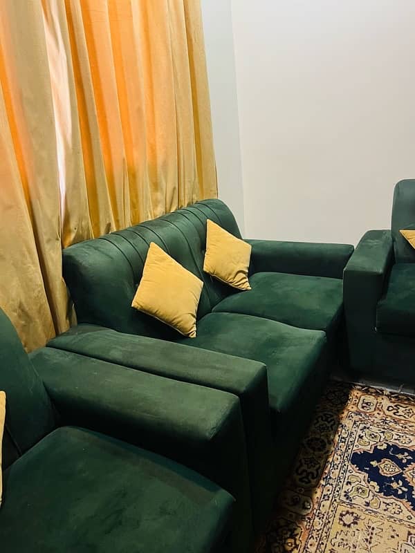 7 seater green velvet sofa 1