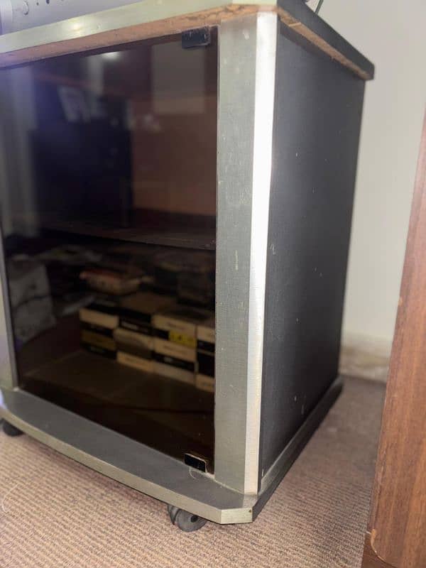 Perfect condition LG TV with a matching trolley 1