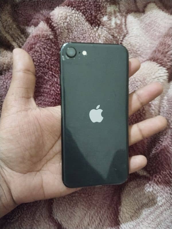 I phone se 2020 non pta mobile bilkul oky Hy one hand use Hy 10/10 hy 0