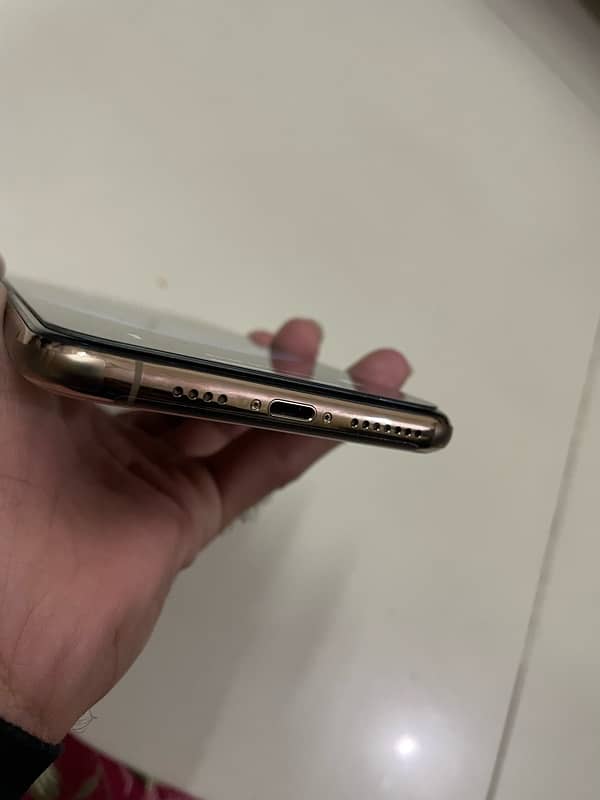 iphone 11 pro max NON PTA 4