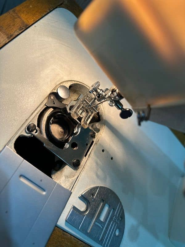 SINGER SEWING MACHINE 1301 model 3