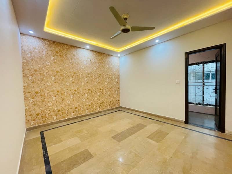 10 Marla House For Sale In Jasmine Block Bahria Town Lahore 4