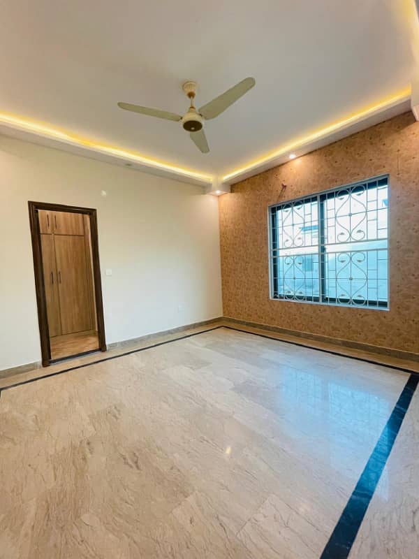 10 Marla House For Sale In Jasmine Block Bahria Town Lahore 21