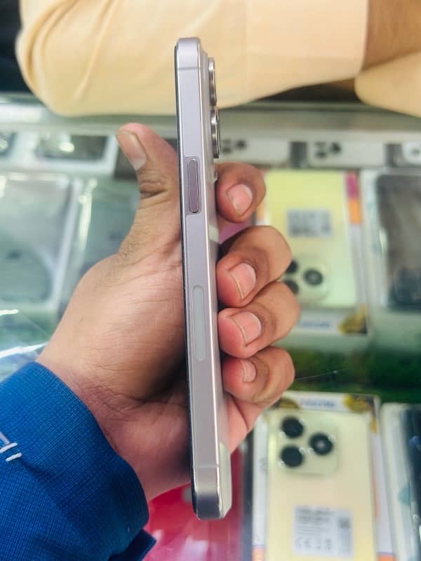 iPhone 15 pro max back crack 5