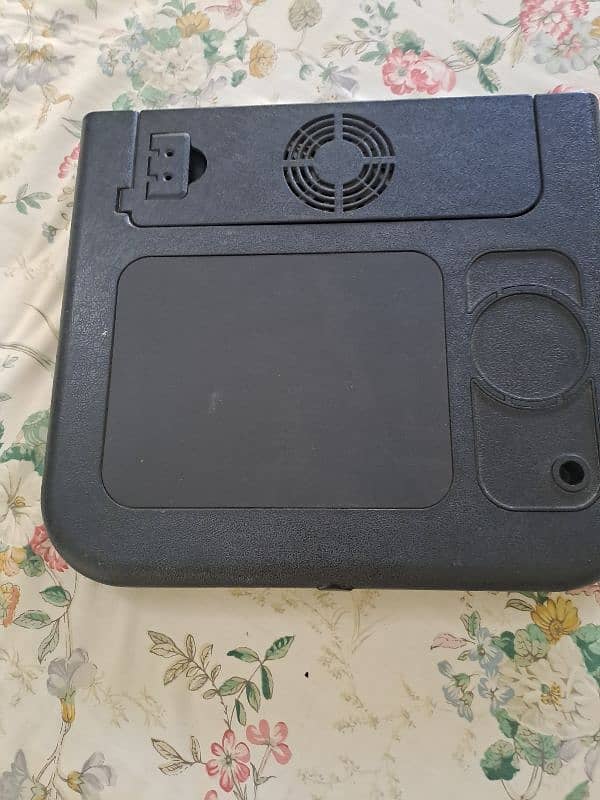 lap top table with cooling pad 4