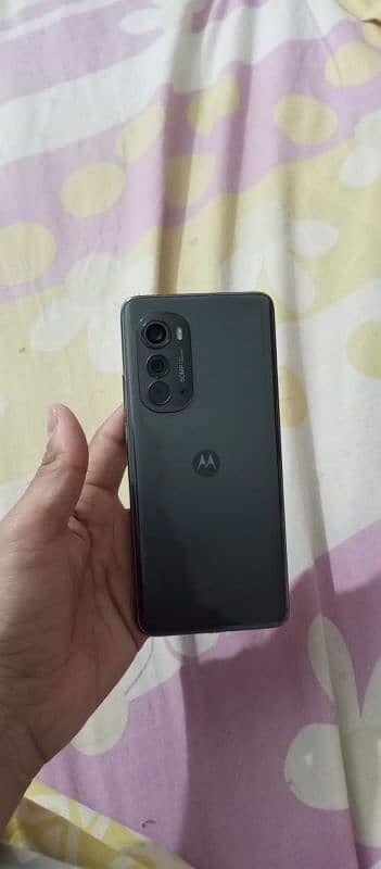 Motorola edge 2022 5