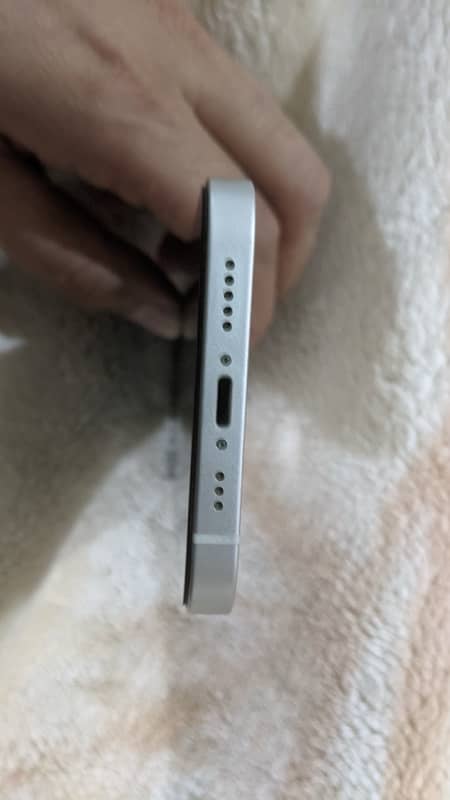 iPhone 12 White 128GB NON PTA - Glitch (All sims working in one slot) 3