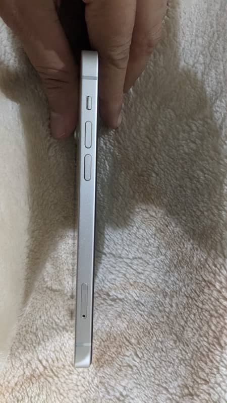 iPhone 12 White 128GB NON PTA - Glitch (All sims working in one slot) 5