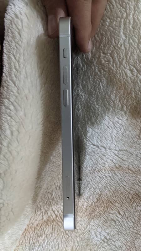 iPhone 12 White 128GB NON PTA - Glitch (All sims working in one slot) 7