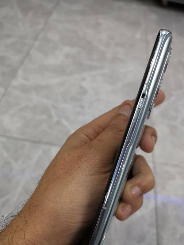 Oneplus 9 pro in good condition 12gb 256gb Dot in Lcd and glass break 4