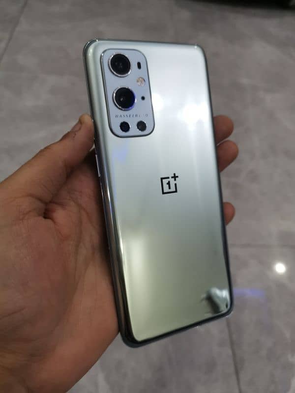 Oneplus 9 pro in good condition 12gb 256gb Dot in Lcd and glass break 12