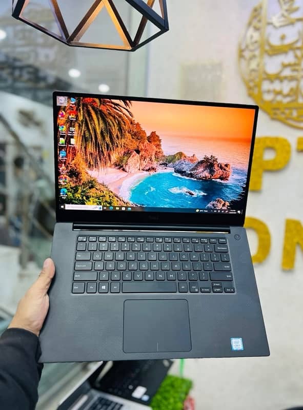 DELL XPS 15 (5540 Precision) - CORE I7 9th Gen (T1000 GPU DDR6) 8