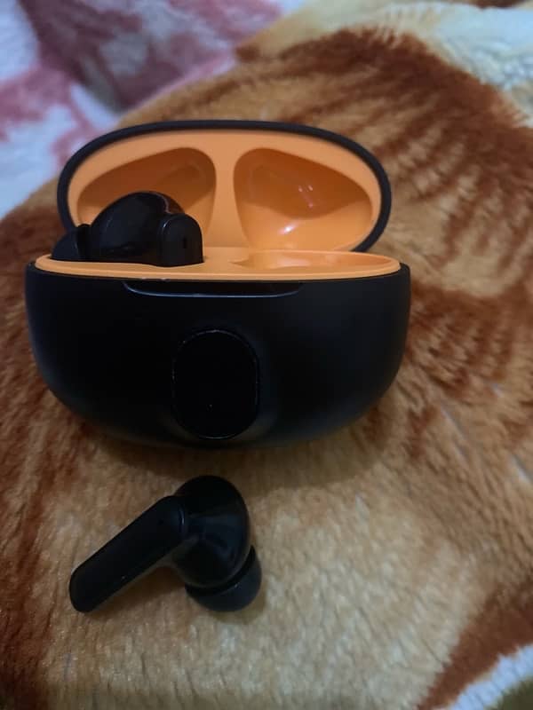 display airpods black colour branded (lot) 1