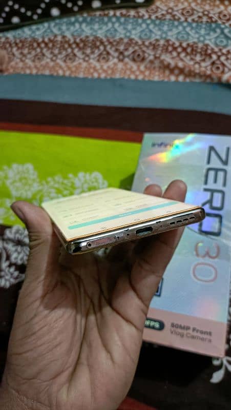 infinix Zero 30 dual sim minor crack on side 6