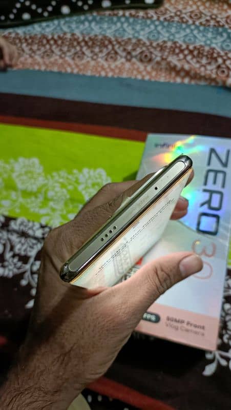 infinix Zero 30 dual sim minor crack on side 9