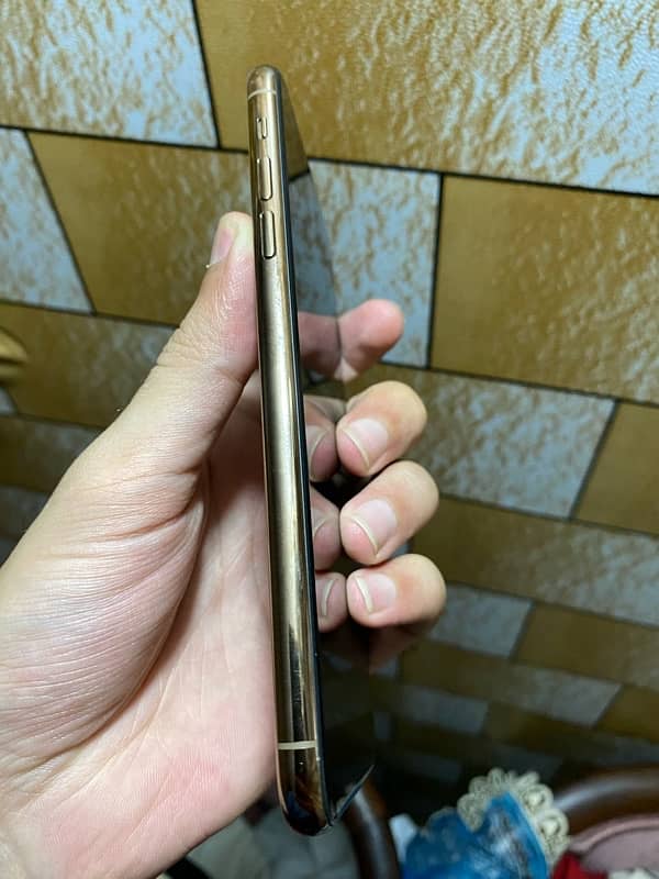 iPhone 11 pro max 512GB Gold 3