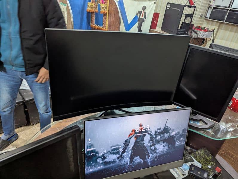 msi gaming lcd 165hrz curved screen 2