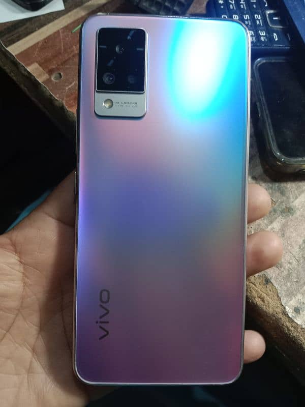 Vivo v21 8/128 good condition in display finger with box and charger 1