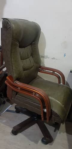 Executive Boss Revolving Chair