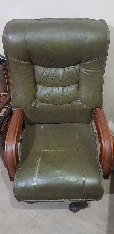 Executive Boss Revolving Chair 2