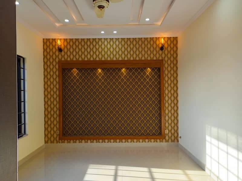 Gorgeous Prime Location 10 Marla House For Sale Available In Bahria Town Phase 8 1